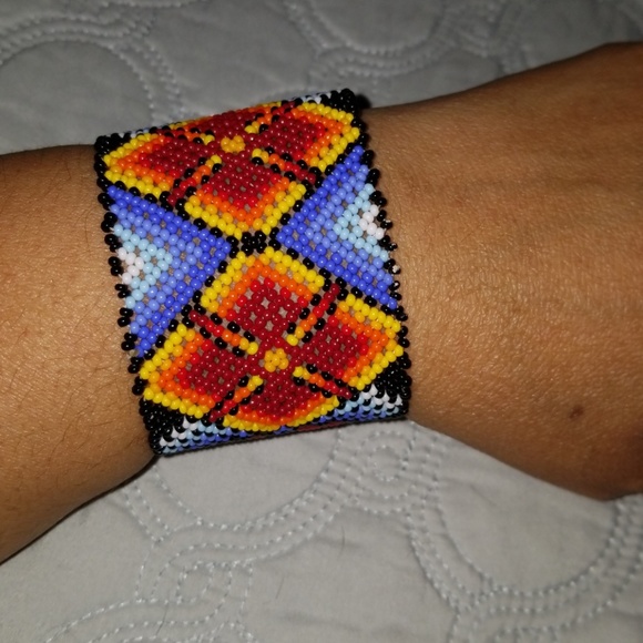 Gorgeous Multicolored hand crafted bracelet - Picture 3 of 5